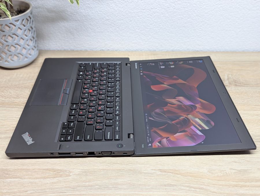Уцінка! Ноутбук Б/В Lenovo ThinkPad T450, Intel Core i5-5300U, DDR3 8 GB, SSD 128GB, 14" Full HD