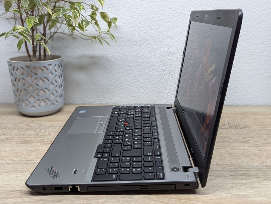 Уцінка! Ноутбук Б/В Lenovo E570, Intel Core i5-7200U, DDR4 8 GB, SSD 128GB, 15.6" Full HD