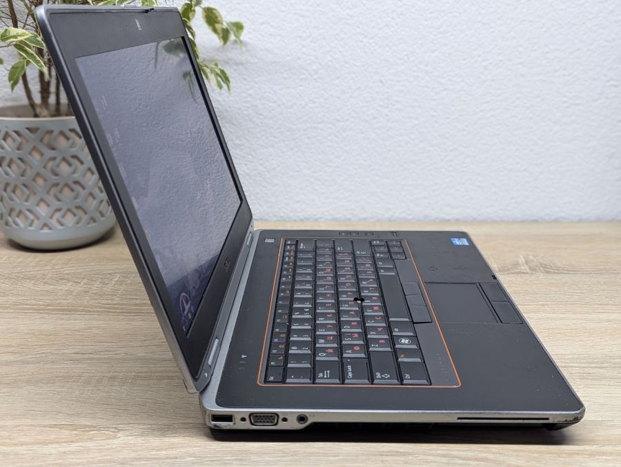 Уцінка! Ноутбук Б/В Dell Latitude E6420, Intel Core i5-2520M, DDR3, SSD 128GB, 15.6" HD