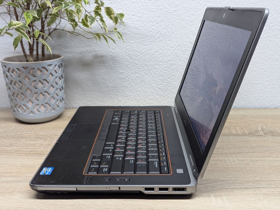 Уцінка! Ноутбук Б/В Dell Latitude E6420, Intel Core i5-2520M, DDR3, SSD 128GB, 15.6" HD