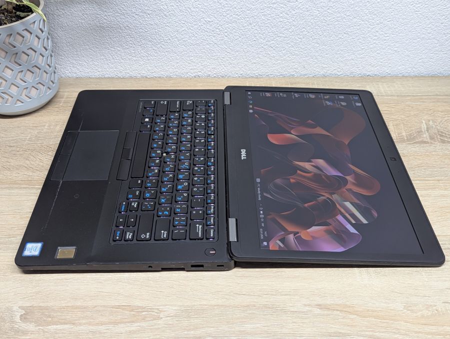 Уцінка! Ноутбук Б/В Dell Latitude E5470, Intel Core i5-6300U, DDR4 8 GB, SSD 128GB, 14" Full HD