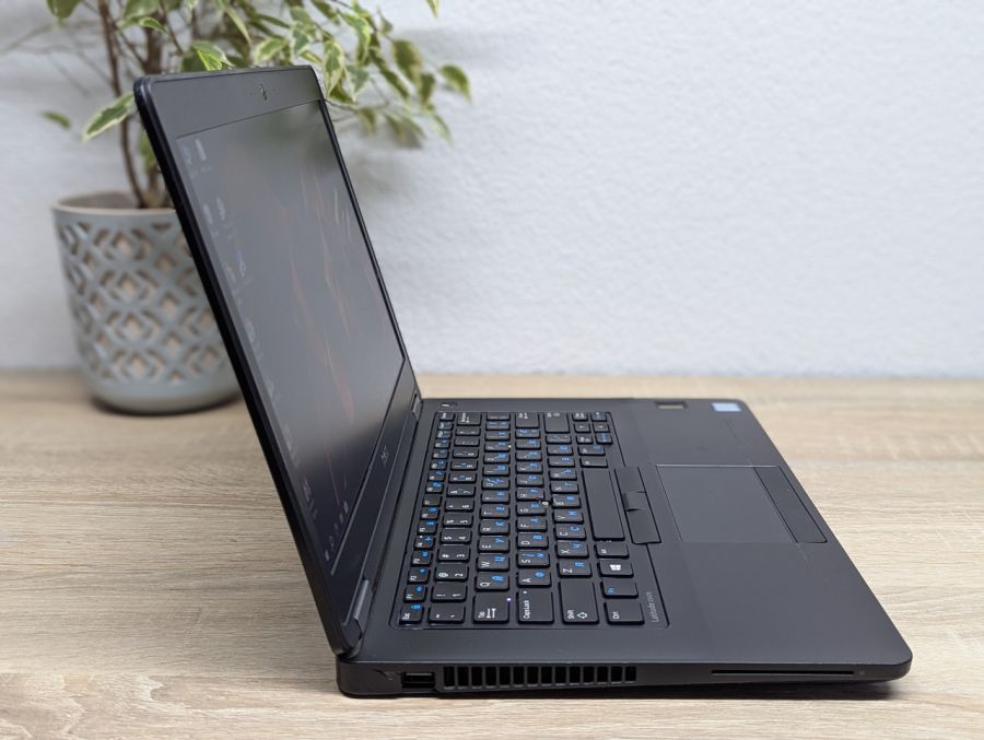 Уцінка! Ноутбук Б/В Dell Latitude E5470, Intel Core i5-6300U, DDR4 8 GB, SSD 128GB, 14" Full HD