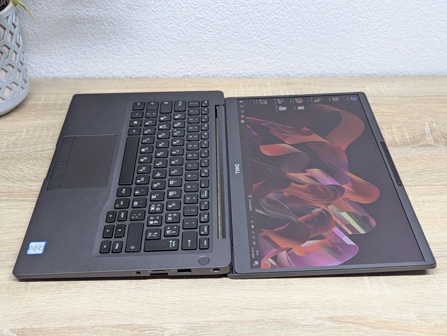 Уцінка! Ноутбук Б/В Dell Latitude 7400, Intel Core i5-8665U, DDR4 16 GB, SSD 512GB, Intel ГHD Graphics, 14" Full HD Сенсор