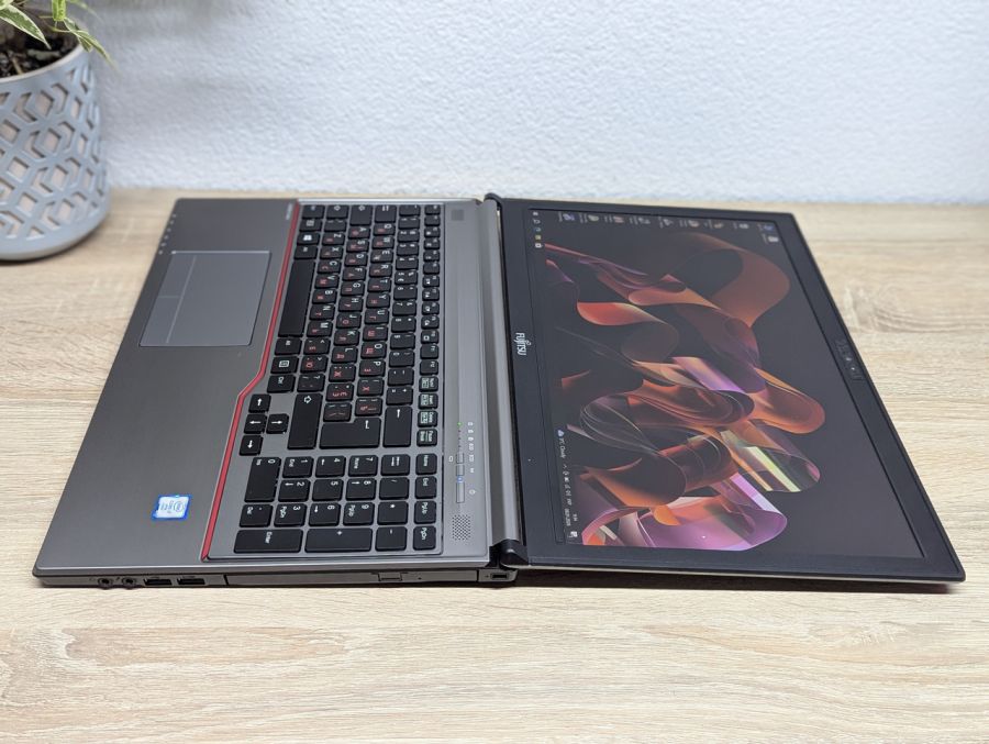 Ноутбук Б/В Fujitsu E756, Intel Core i7-6600U, DDR4 16 GB, SSD 256GB, 15.6" Full HD