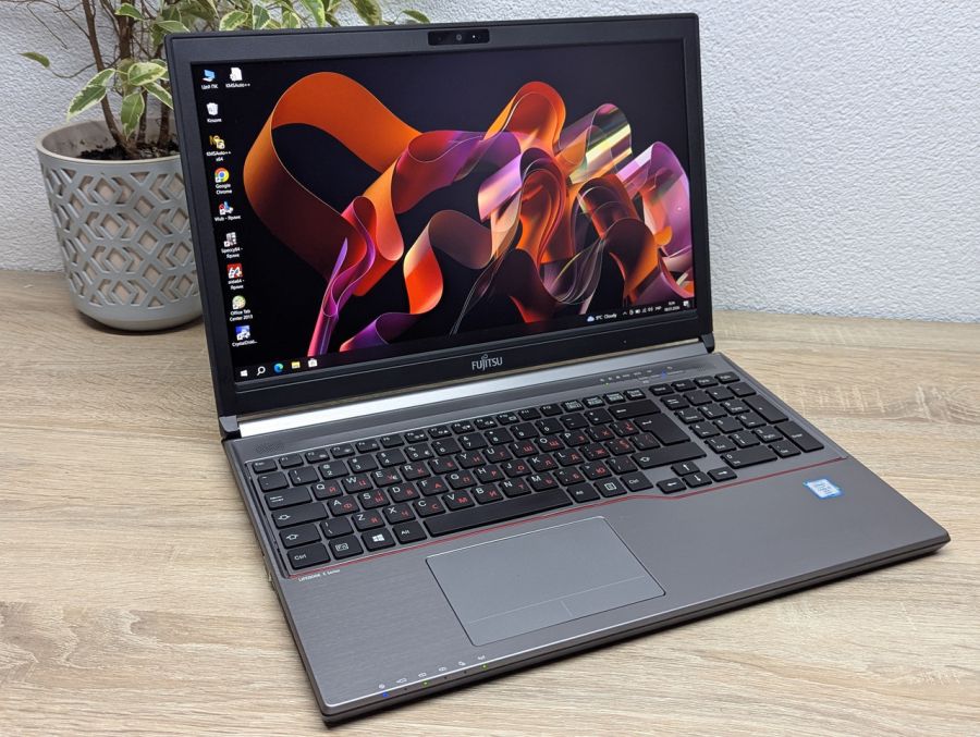 Ноутбук Б/В Fujitsu E756, Intel Core i7-6600U, DDR4 16 GB, SSD 256GB, 15.6" Full HD