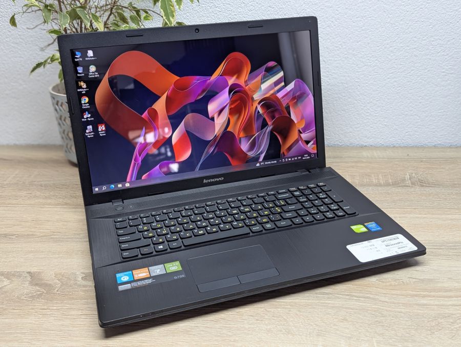 Уцінка! Ноутбук Б/В Lenovo G700, Intel Pentium 2030M, DDR3 8 GB, SSD 256GB, NVIDIA GeForce GT 720M 2Gb, 17.3"