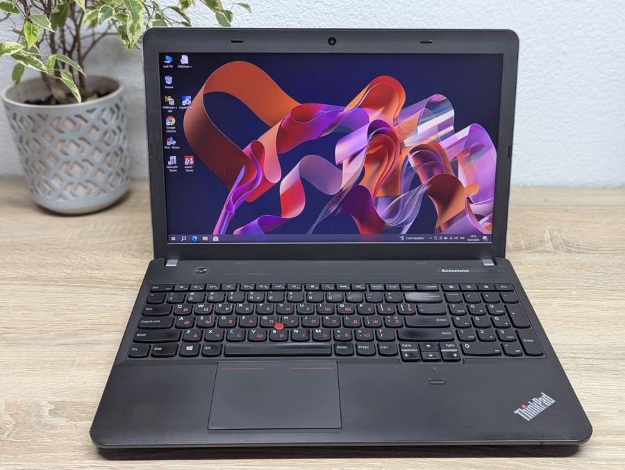 Уцінка! Ноутбук Б/В Lenovo ThinkPad Edge E540, Intel Core i7-4702MQ, DDR3 8 GB, SSD 256GB + SSD 14GB, 15.6" Full HD