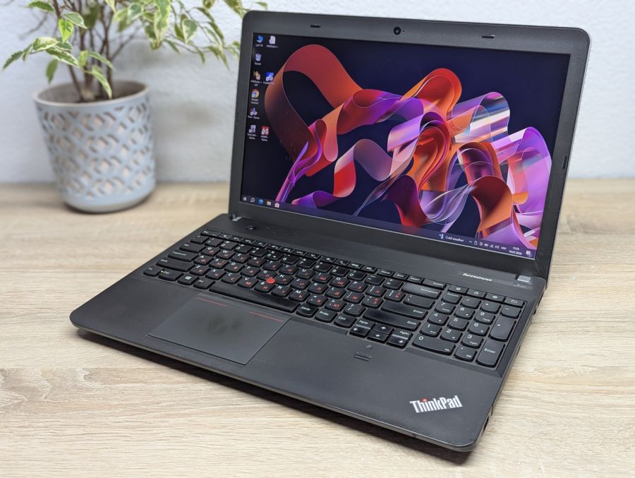 Уцінка! Ноутбук Б/В Lenovo ThinkPad Edge E540, Intel Core i7-4702MQ, DDR3 8 GB, SSD 256GB + SSD 14GB, 15.6" Full HD
