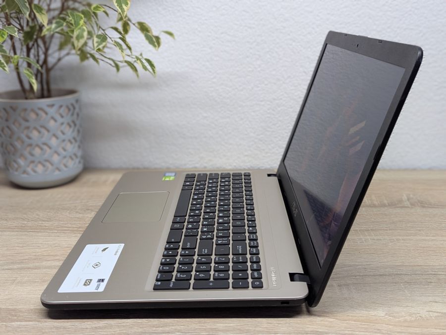 Уцінка! Ноутбук Б/В ASUS Vivobook X540U, Intel Core i5-7200U, DDR4 8 GB, SSD 256GB, NVIDIA GeForce 920MX 2Gb, 15.6" Full HD
