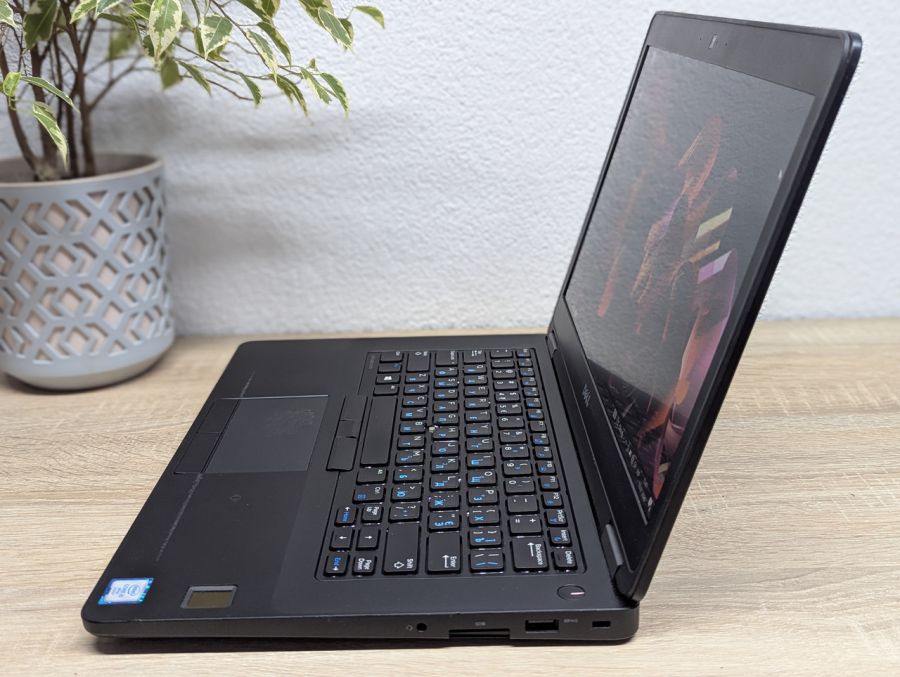 Уцінка! Ноутбук Б/В Dell Latitude E5470, Intel Core i5-6300U, DDR4 8 GB, SSD 128GB, 14" Full HD