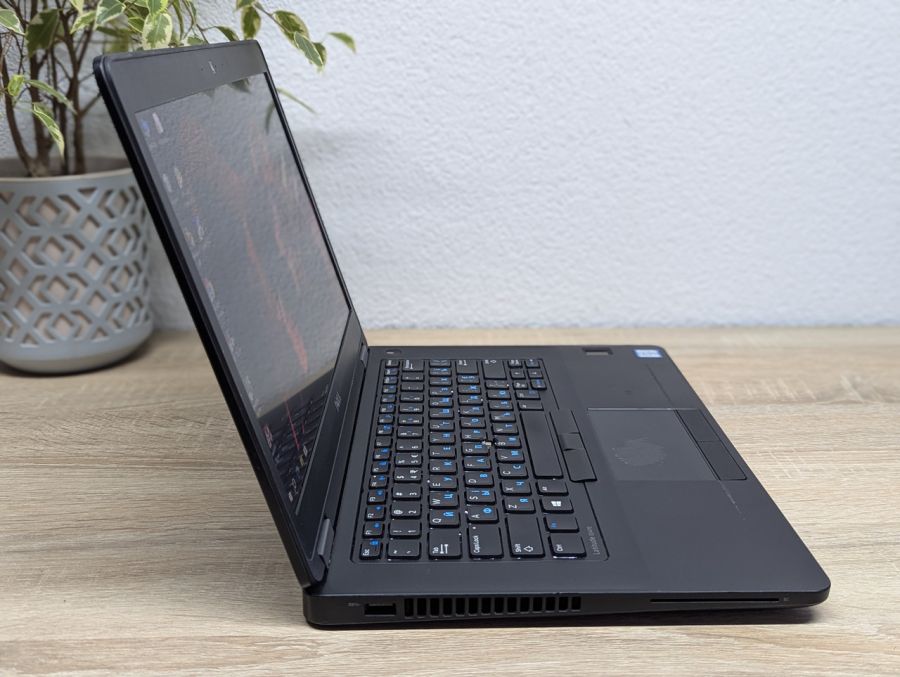 Уцінка! Ноутбук Б/В Dell Latitude E5470, Intel Core i5-6300U, DDR4 8 GB, SSD 128GB, 14" Full HD