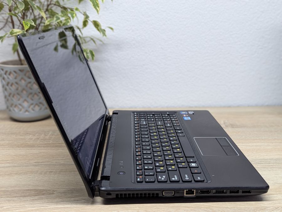 Ноутбук Б/В Lenovo G570, Intel Core i5-2450M, DDR3 8 GB, SSD 128GB, AMD Radeon HD 6300M 1Gb, 15.6" HD