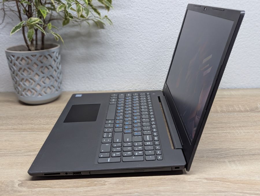 Ноутбук Б/В Lenovo V130-15IKB, Intel Core i3-7020U, DDR4 12 GB, SSD 256GB, 15.6" Full HD