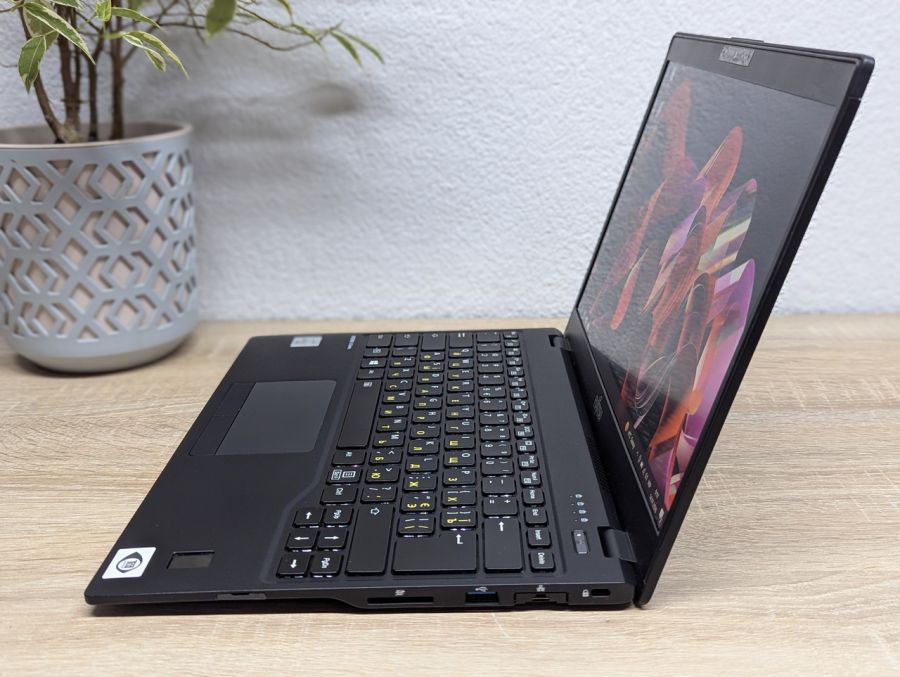 Ноутбук Б/В Fujitsu U9310, Intel Core i7-10610U, DDR3 8 GB, SSD 256GB, 13" Full HD