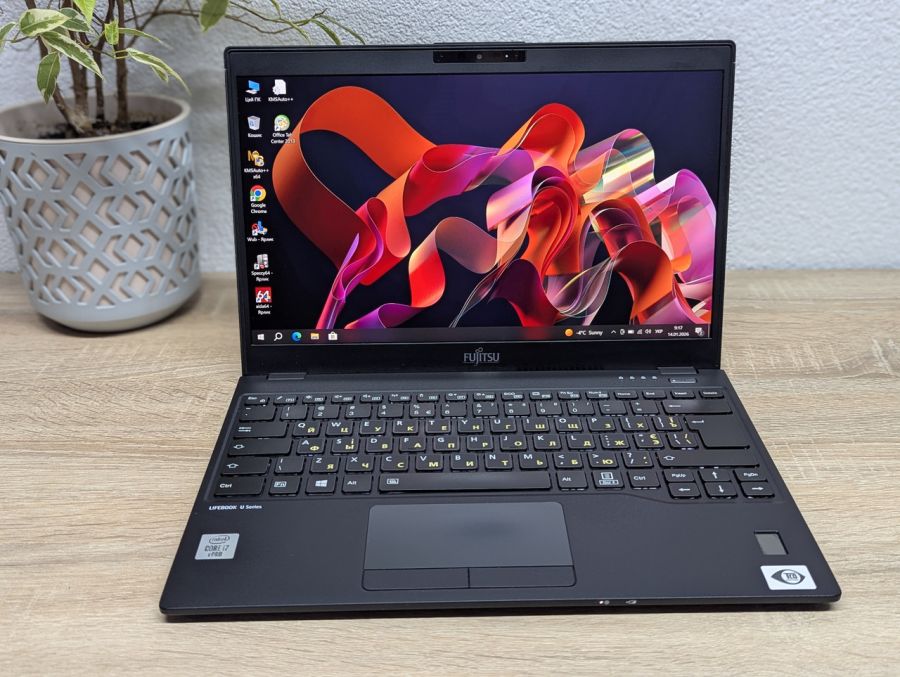 Ноутбук Б/В Fujitsu U9310, Intel Core i7-10610U, DDR3 8 GB, SSD 256GB, 13" Full HD