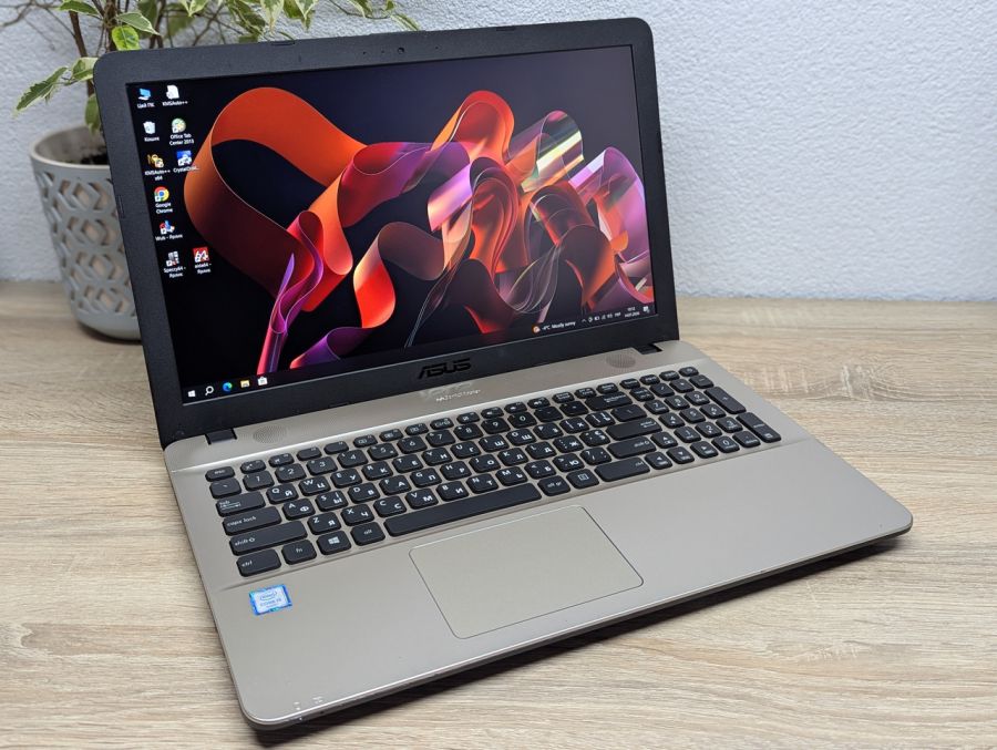 Уцінка! Ноутбук Б/В ASUS Vivobook F541U, Intel Core i5-6198DU, DDR4 12 GB, SSD 256GB, 15.6" Full HD