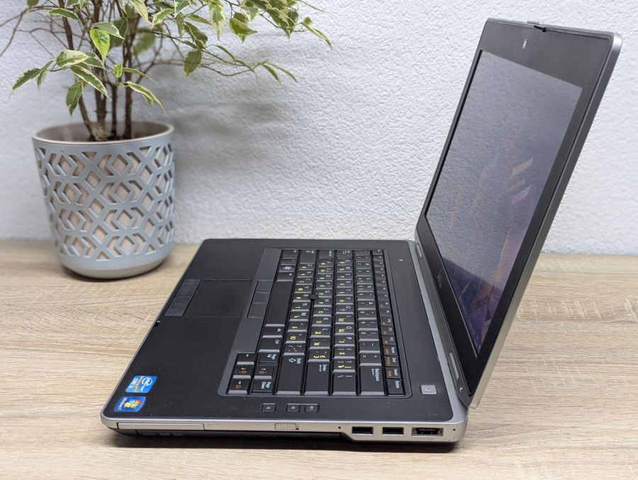 Уцінка! Ноутбук Б/В Dell Latitude E6430, Intel Core i5-3320M, DDR3 8 GB, SSD 256GB, 15.6" HD