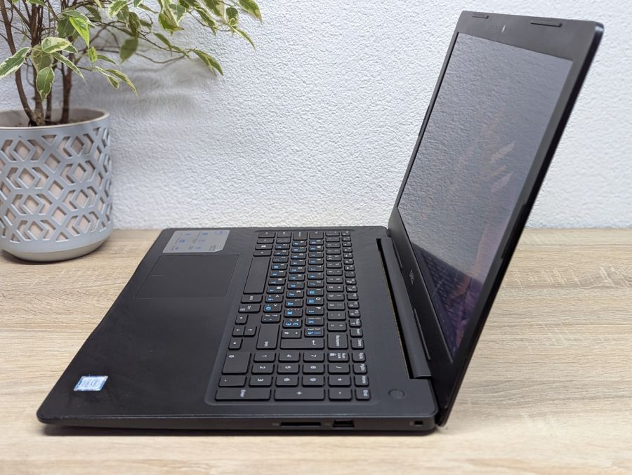 Уцінка! Ноутбук Б/В Dell Inspiron 15, Intel Core i3-7130U, DDR3 8 GB, SSD 256GB, 15.6" Full HD