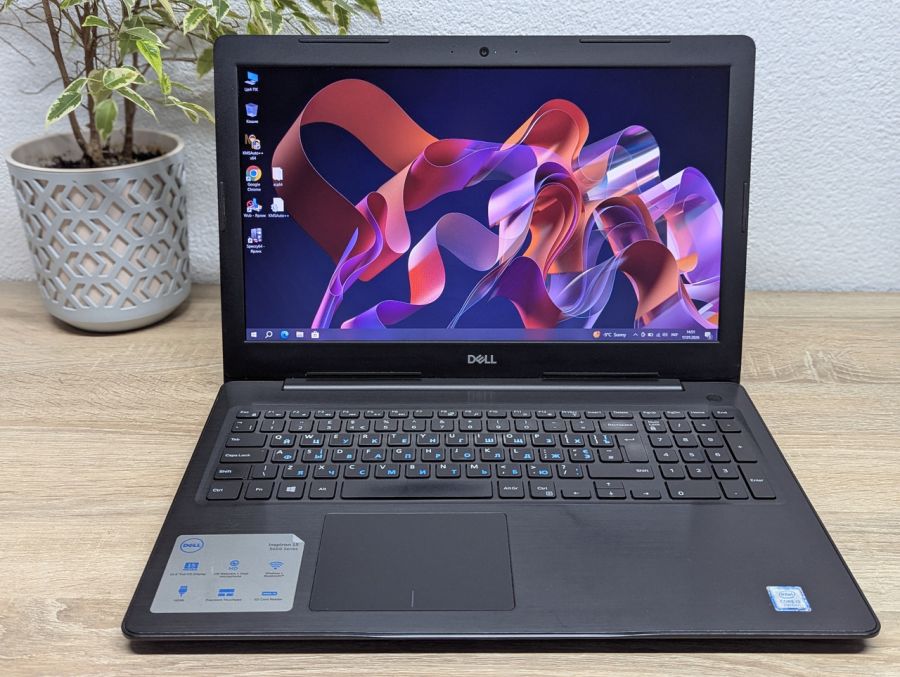 Уцінка! Ноутбук Б/В Dell Inspiron 15, Intel Core i3-7130U, DDR3 8 GB, SSD 256GB, 15.6" Full HD