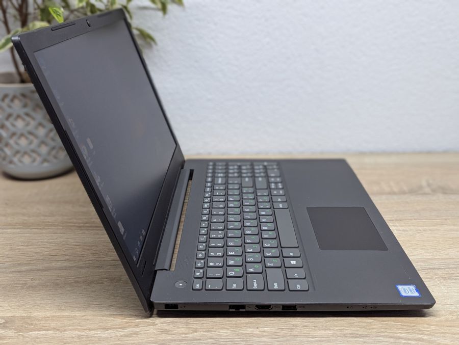 Уцінка! Ноутбук Б/В Lenovo V130-15IKB, Intel Core i3-7020U, DDR4 8 GB, SSD 128GB + 320 GB, 15.6" HD