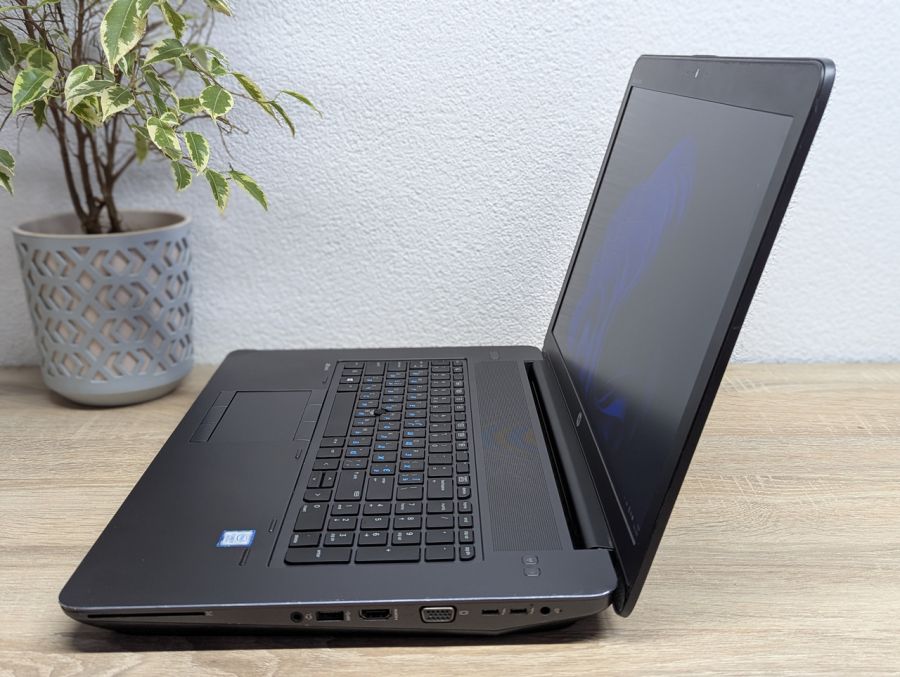 Уцінка! Ноутбук Б/В HP ZBook 17 G4, Intel Core i7-7700HQ, DDR4, SSD 256GB + HDD 320GB, NVIDIA Quadro M2200, 17" Full HD