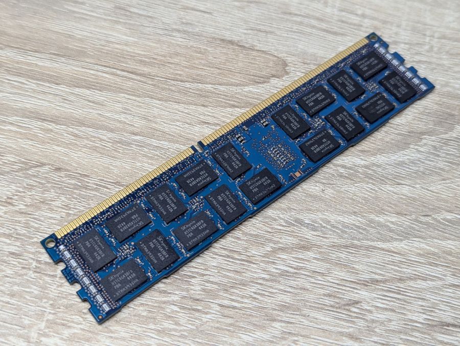 Б/В Оперативна пам'ять SK Hynix HMT42GR7BFR4A-PB 16Gb 1600 МГц [ProductHub SKU SK Hynix 16Gb]