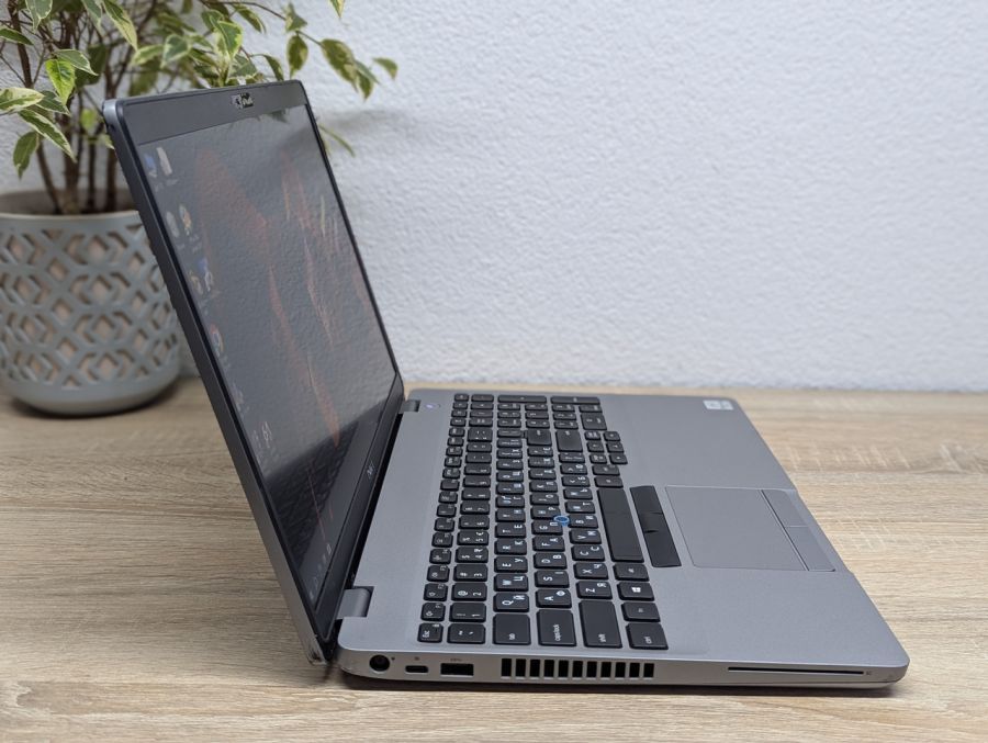 Уцінка! Ноутбук Б/В Dell Latitude 5510, Intel Core i5-10310U, DDR4 16 GB, SSD 256GB, 15.6" Full HD