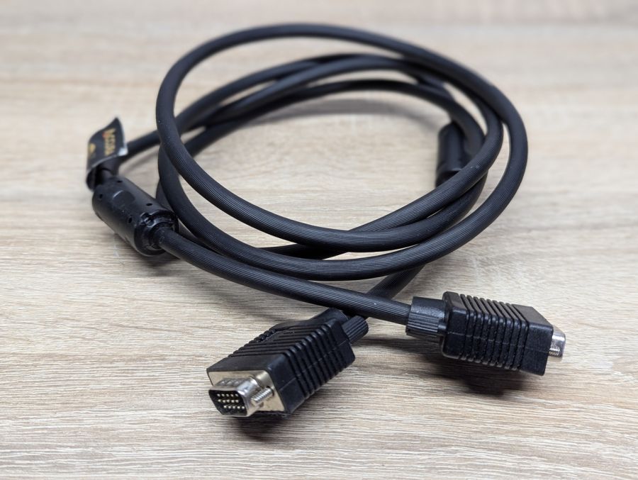 Б/В Кабель Accura VGA на VGA