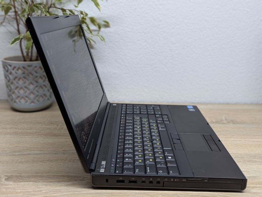 Ноутбук Б/В Dell Precision M4700, Intel Core i7-3740QM, DDR3 16 GB, SSD 256GB, 15.6" Full HD