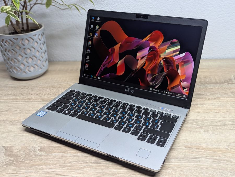 Уцінка! Ноутбук Б/В Fujitsu S936, Intel Core i5-6200U, DDR4 4 GB, SSD 128GB, 13" Full HD