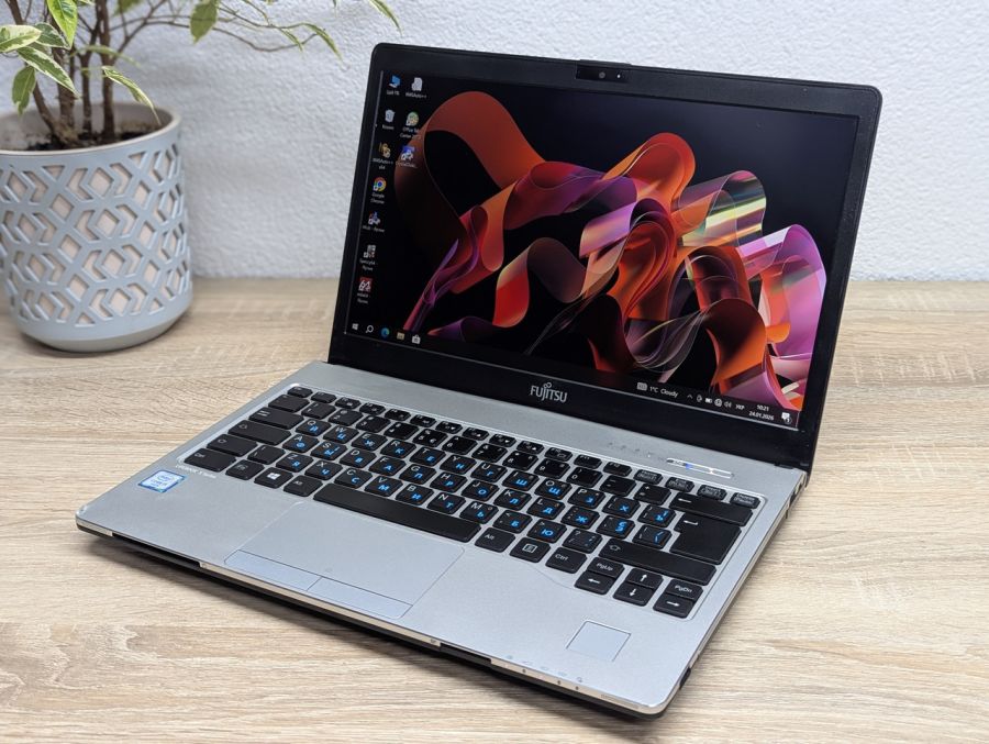 Уцінка! Ноутбук Б/В Fujitsu S936, Intel Core i5-6200U, DDR4 4 GB, SSD 128GB, 13" Full HD