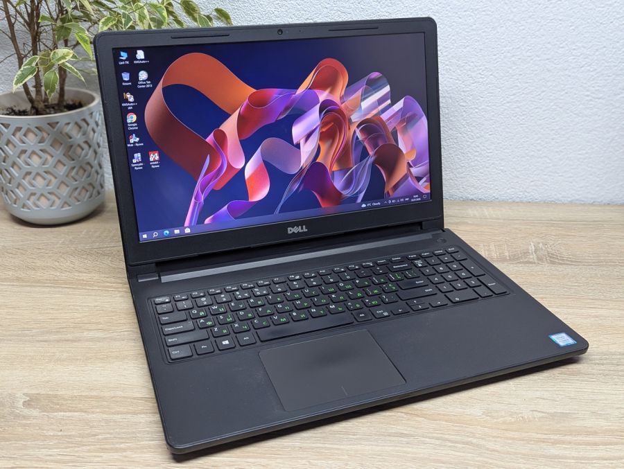 Ноутбук Б/В Dell Vostro 15-3568, Intel Core i5-7200U, DDR4 8 GB, SSD 256GB, 15.6" Full HD