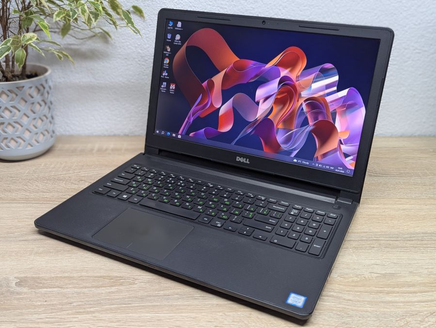 Ноутбук Б/В Dell Vostro 15-3568, Intel Core i5-7200U, DDR4 8 GB, SSD 256GB, 15.6" Full HD