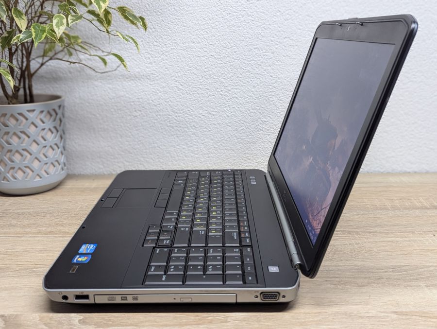 Ноутбук Б/В Dell Latitude E5520, Intel Core i5-2410M, DDR3 8 GB, SSD 128GB, 15.6" HD