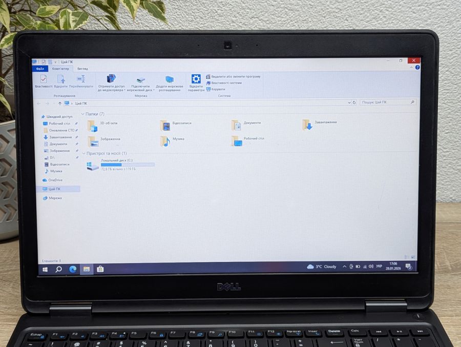 Уцінка! Ноутбук Б/В Dell Latitude E5550, Intel Core i5-5300U, DDR3 8 GB, SSD 128GB, 15.6" HD