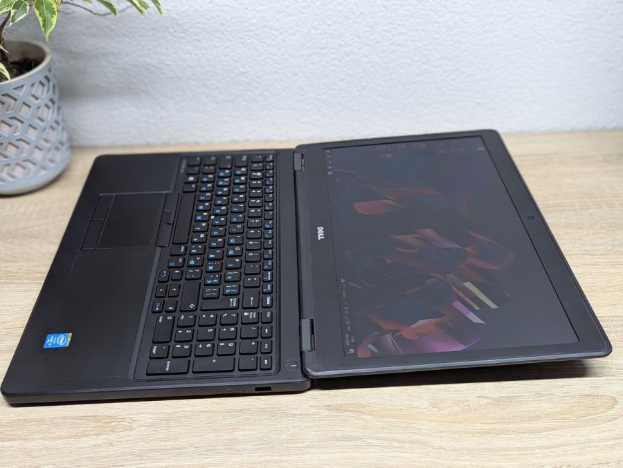 Уцінка! Ноутбук Б/В Dell Latitude E5550, Intel Core i5-5300U, DDR3 8 GB, SSD 128GB, 15.6" HD