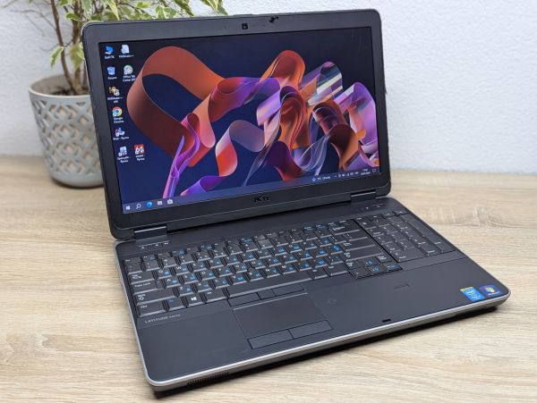 Уцінка! Ноутбук Б/В Dell E6540, Intel Core i5-4310M, DDR3 8 GB, SSD 256GB, AMD Radeon HD 8790M 2Gb, 15.6" HD