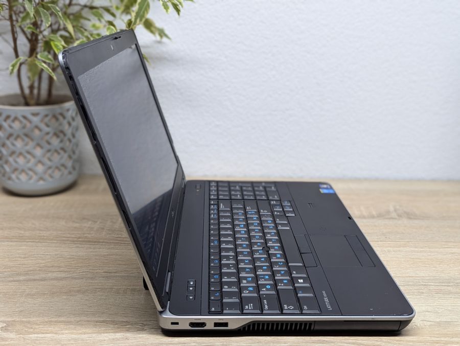 Уцінка! Ноутбук Б/В Dell E6540, Intel Core i5-4310M, DDR3 8 GB, SSD 256GB, AMD Radeon HD 8790M 2Gb, 15.6" HD