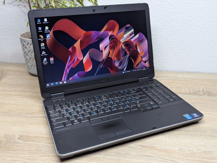 Уцінка! Ноутбук Б/В Dell E6540, Intel Core i5-4310M, DDR3 8 GB, SSD 256GB, AMD Radeon HD 8790M 2Gb, 15.6" HD [ProductHub SKU Dell487]