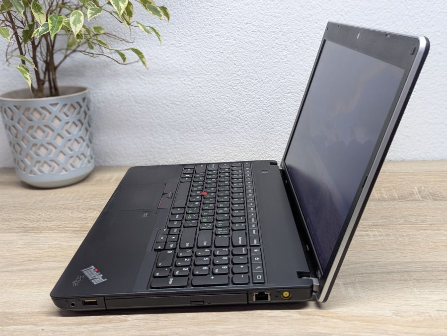 Ноутбук Б/В Lenovo Think Pad Edge E530, Intel Core i5-2450M, DDR3 8 GB, SSD 256GB, NVIDIA GeForce GT 630M 2Gb, 15.6"