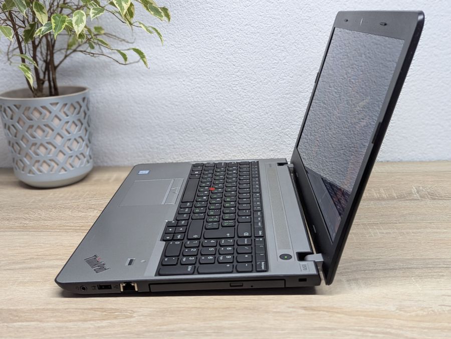 Ноутбук Б/В Lenovo ThinkPad E570, Intel Core i5-7200U, DDR4 8 GB, SSD 128GB, 15.6" HD