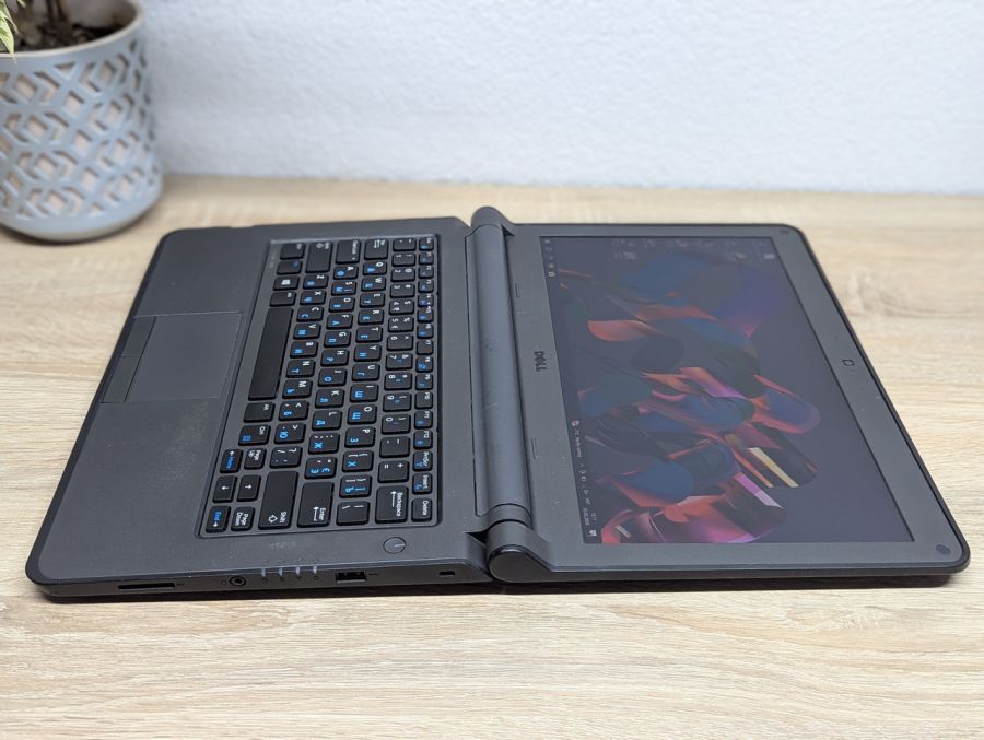 Уцінка! Ноутбук Б/В Dell Latitude 3350, Intel Core i3-5005U, DDR3 8 GB, SSD 128GB, 13.3" HD
