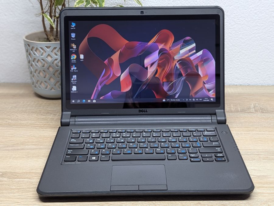Ноутбук Б/В Dell Latitude 3350, Intel Core i3-5005U, DDR3 8 GB, SSD 128GB, 13.3" Сенсор