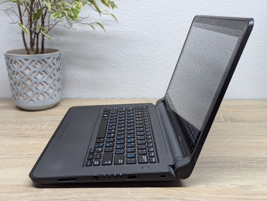 Ноутбук Б/В Dell Latitude 3350, Intel Core i3-5005U, DDR3 8 GB, SSD 128GB, 13.3" Сенсор