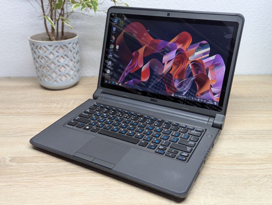Ноутбук Б/В Dell Latitude 3350, Intel Core i3-5005U, DDR3 8 GB, SSD 128GB, 13.3" Сенсор