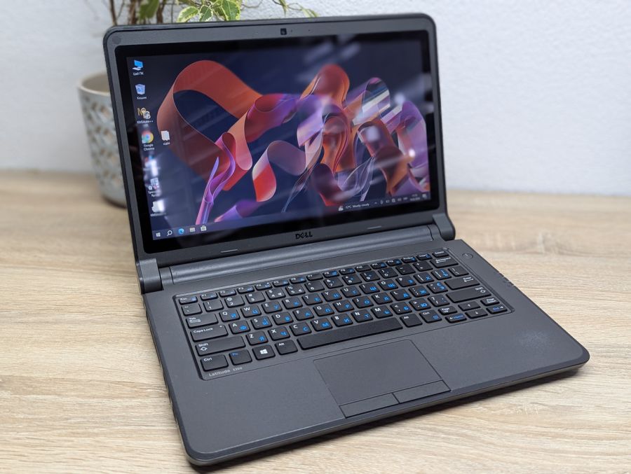 Ноутбук Б/В Dell Latitude 3350, Intel Core i3-5005U, DDR3 8 GB, SSD 128GB, 13.3" Сенсор