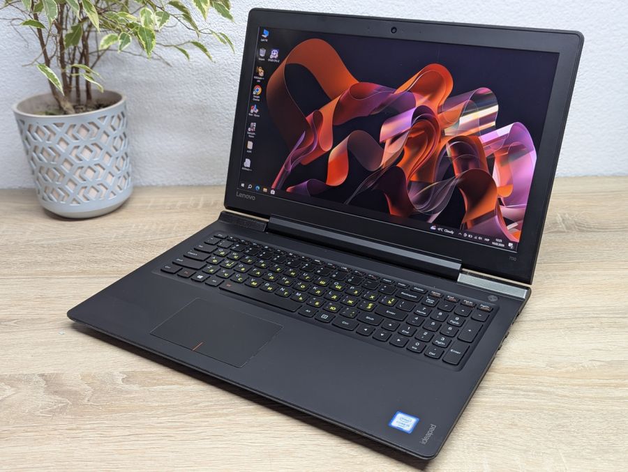 Ноутбук Б/В Lenovo IdeaPad 700-15ISK, Intel Core i5-6300HQ, DDR4 16 GB, SSD 256GB + HDD 500GB, 15.6" Full HD