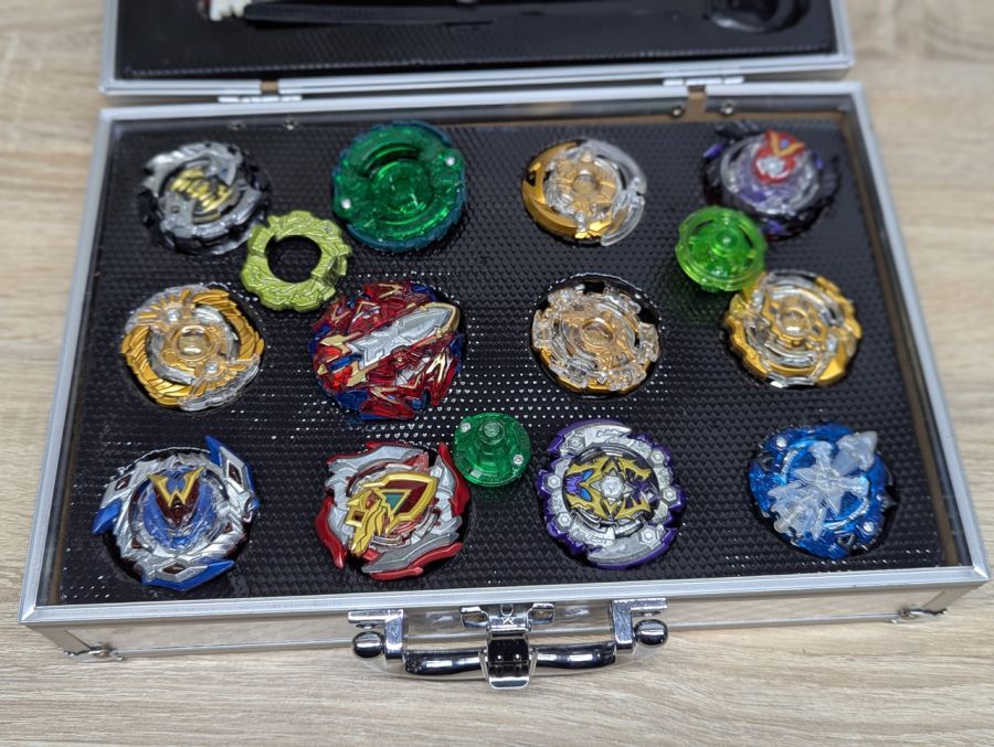 Новий Ігровий набір Beyblade у кейсі