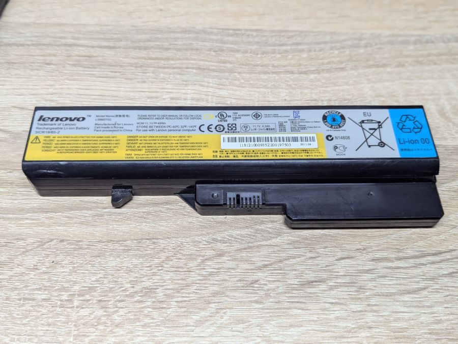 Б/В Оригінальна акумуляторна батарея Lenovo L09M6Y02