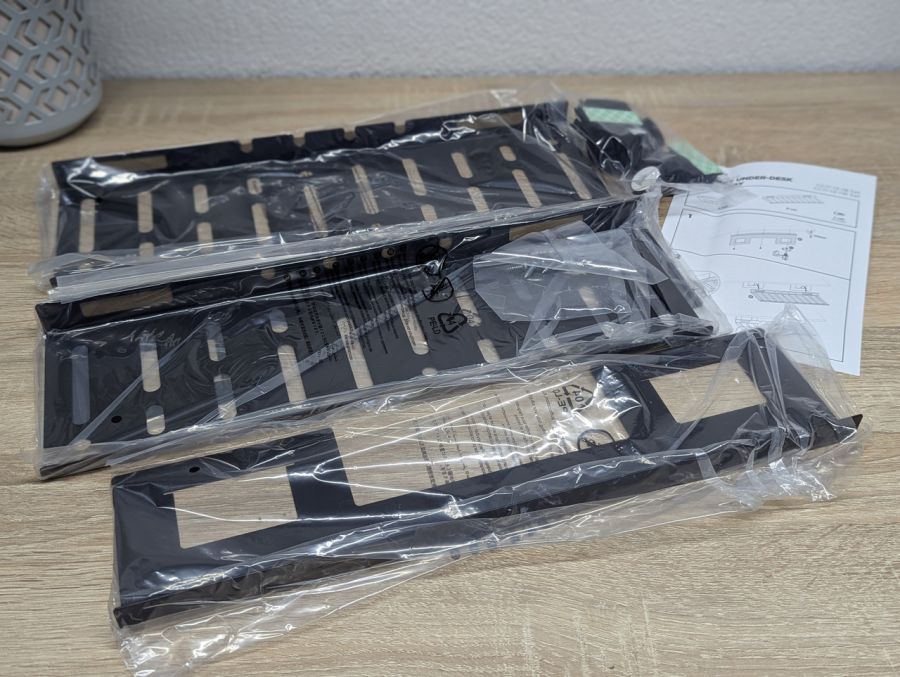 Новий Компактний лоток для кабелів Mimoke CC11-13-1B чорного кольору